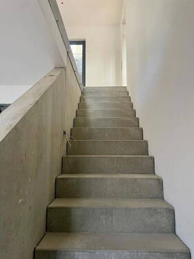 UG: Treppe in Sichtbetonoptik - 