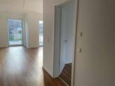 Flur mit Blick in Wohnbereich - 