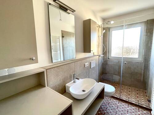 Schönes Bad zum Wohlfühlen! - Moderne, gemütliche 2-Zi.-Whg. in kleinem Mehrfamilienhaus in Töging mit hervorragender Ausstattung