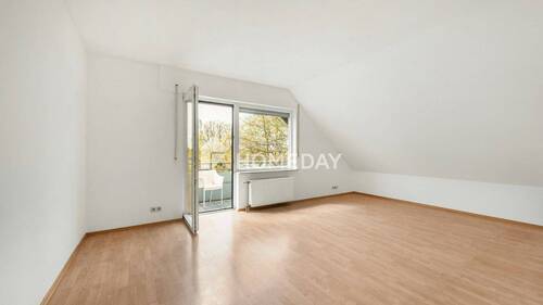 Wohnzimmer 1 - Helle 2-Zimmer-Wohnung in Sankt Augustin mit Balkon, Aufzug und Tiefgaragenstellplatz