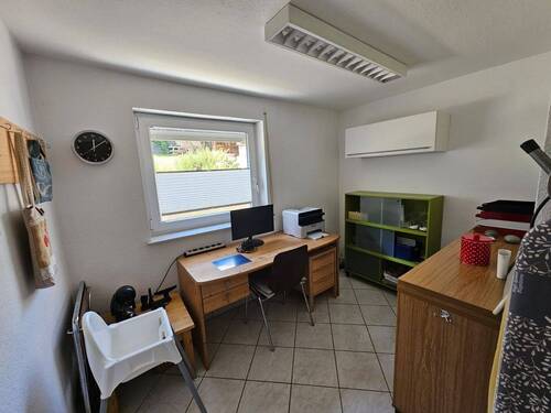 Das Arbeitszimmer im EG rechts.jpg - 