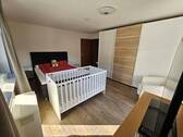 Das Schlafzimmer rechts.jpg - 