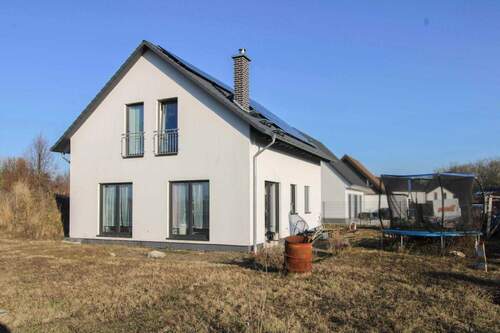 Ansicht(1) - Großzügiger Wohntraum mit großem Garten - Ideal für Familien!