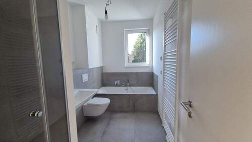 Stilvolles Bad mit Tageslicht - 