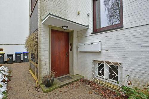 Hauseingang - Etagenwohnung mit 99,90 m&sup2; in Kiel zum Kaufen