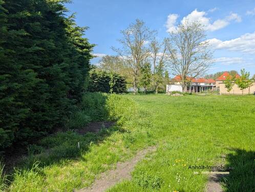 Freifläche - Garage mit Grundstück zur Freizeitgestaltung