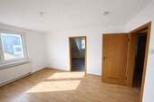 Wohnzimmer - Helle Dachgeschosswohnung mit Ebk in ruhigem Haus - ideal für Singles oder Paare 
