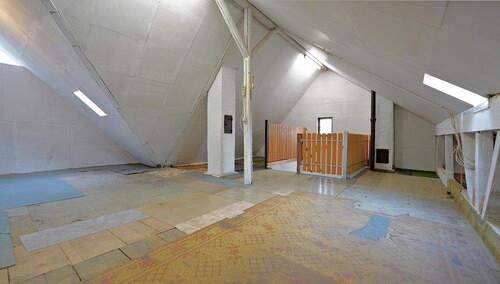 Dachboden mit Potenzial - 7 Zimmer Doppelhaushälfte zum Kaufen in Heilbronn Neckargartach