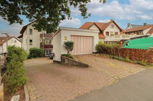 Einfahrt - 4 Zimmer Einfamilienhaus zum Kaufen in Fürth