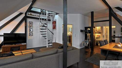 Aufgang Wendeltreppe - Moderne Dachgeschoss-Oase mit Loft-Charakter in Düsseldorf-Benrath