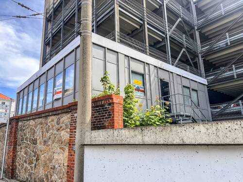 3AC90D43-DD8A-4670-A7A1-22D297AAAD88.jpeg - Toller möblierter Büroraum mit ausreichend Stellplätzen