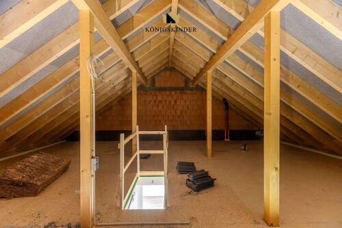 ...Dachboden, genug Platz für die Eisenbahn... - 