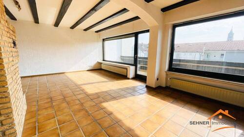 Wohnzimmer - Hüsten: Geräumige, helle Wohnung mit 4-Zimmern, KDB, 120m² und großem Balkon