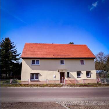 Haus Vorderseite 1 - 