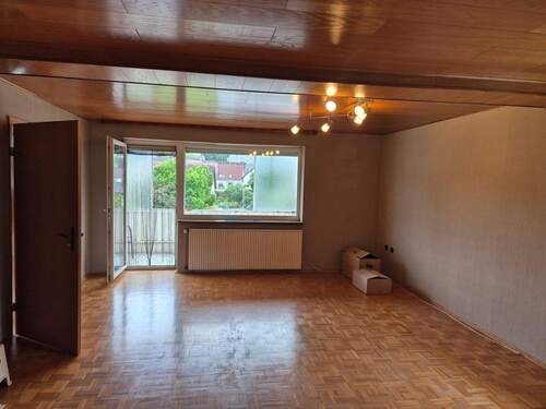 Wohnzimmer mit Blick zum Balkon.jpg - ***Preisreduzierung - Reihenendhaus in ruhiger Wohnlage im Eichwald zu verkaufen***