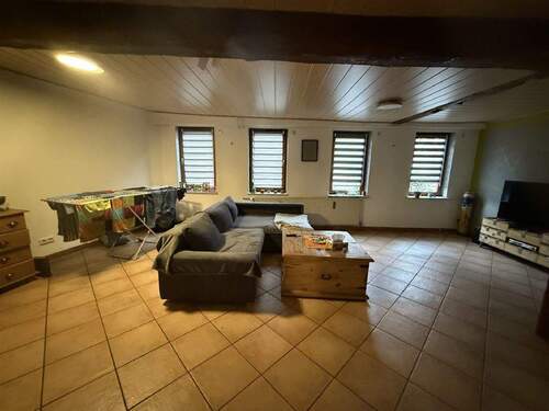 Wohnzimmer - 5 Zimmer Mehrfamilienhaus, Wohnhaus zum Kaufen in Nassau