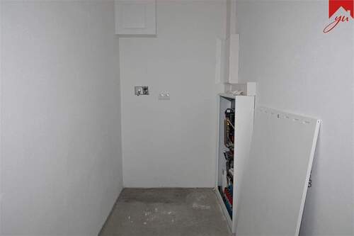 Abstellraum mit Waschmaschinenanschluss - 