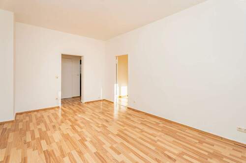 Wohnbereich - 2 Zimmer Etagenwohnung in Berlin