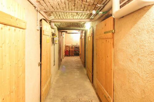 Keller - 8 Zimmer Mehrfamilienhaus, Wohnhaus zum Kaufen in Erfurt