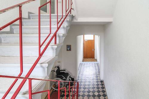 Treppenhaus (4) - 8 Zimmer Mehrfamilienhaus, Wohnhaus in Erfurt