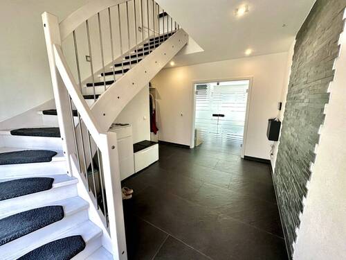 Diele mit Treppenhaus - 