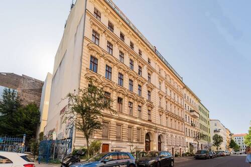 Fassade - Einzigartige Investmentchance! Vermietete Altbauwohnung mit optimaler Wertsteigerung im Bergmannkiez