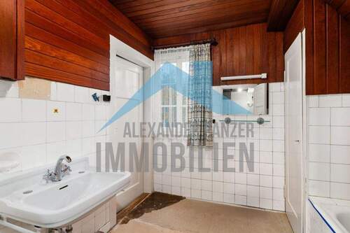 Dachgeschoss - Badezimmer - 