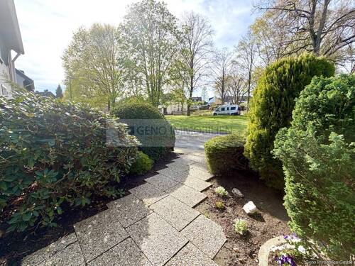 Hauseingang - 9 Zimmer Mehrfamilienhaus, Wohnhaus in Essen