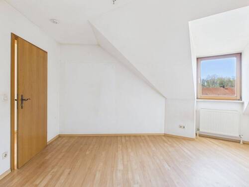 Arbeits- oder Kinderzimmer - 