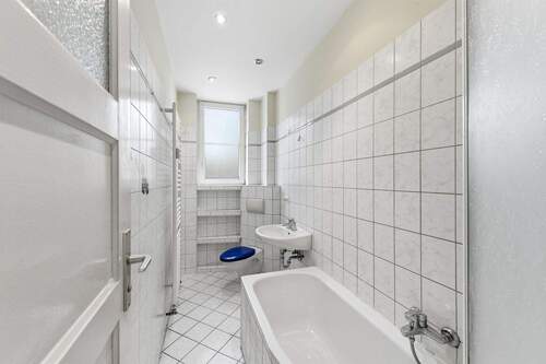 Badezimmer - Etagenwohnung mit 63,00 m&sup2; in Berlin zum Kaufen