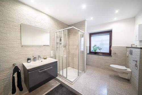 Tageslichtbad - 2 Zimmer Wohnung mit Dachterrasse