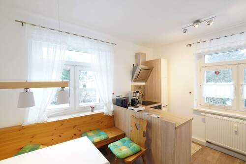 Küche mit Einbauküche - 2 Zimmer Etagenwohnung zur Miete in Chemnitz