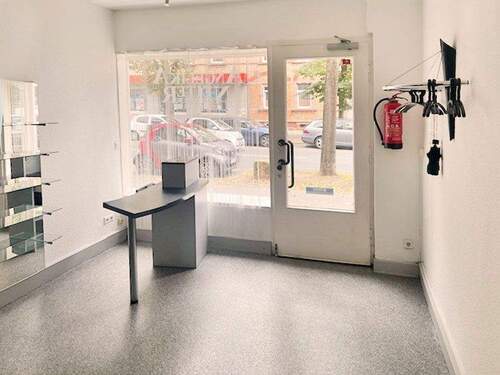 Friseursalon - 1 Zimmer Mehrfamilienhaus, Wohnhaus in Frankfurt am Main