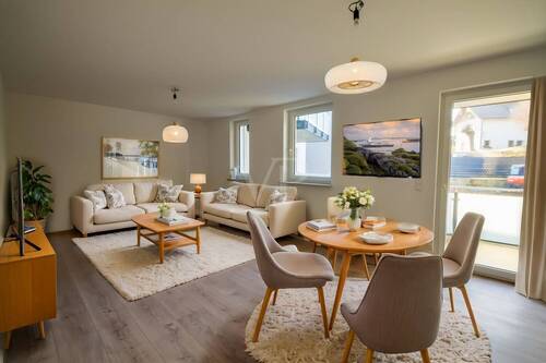 Beispiel Wohnzimmer - 4 Zimmer Etagenwohnung zum Kaufen in Meiningen