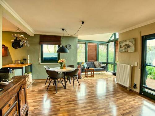 Wohnzimmer - Ihr neues Zuhause: Einfamilienhaus mit Garten in Gauersheim