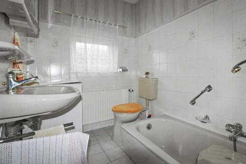 Bad mit Wanne DHH EG - 