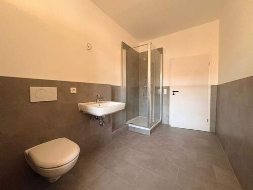 Bad - 4 Zimmer Etagenwohnung zur Miete in Leipzig