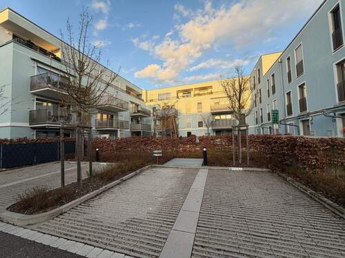 Außenstellplatz.JPG - Etagenwohnung mit 68,30 m&sup2; in Moosburg zum Kaufen