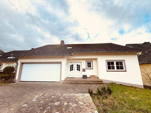 3. Hausansicht - SANIERUNGSFREI ***Traumhaus in RITTERSDORF * BITBURG *** EFH mit Einliegerwohnung * Einfamilienhaus * Zweifamilienhaus * Büro Praxisräume * im Grünen