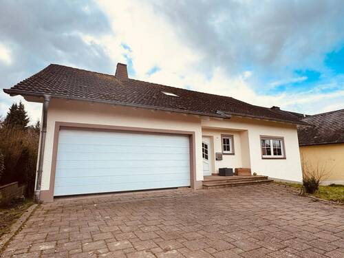 2. Hausansicht - 1 Zimmer Einfamilienhaus in Rittersdorf