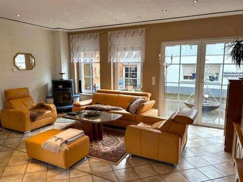 EFH Wohnzimmer mit Kamin EG - 