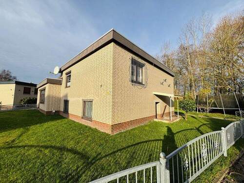 Seitenansicht - 5 Zimmer Einfamilienhaus in Wilhelmshaven