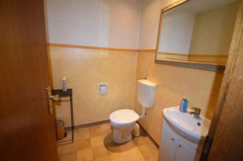 Gäste-WC - 8 Zimmer Bungalow in Versmold