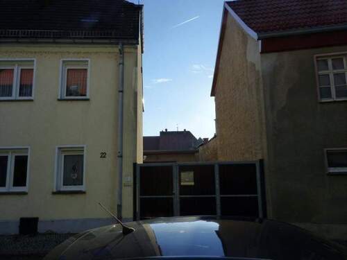 Zufahrt zum Grundstück - 8 Zimmer Reihenmittelhaus in Belgern