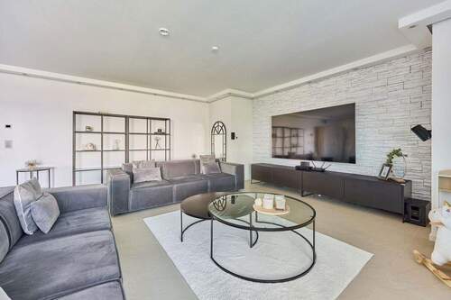 Wohnzimmer EG - 9 Zimmer Reihenendhaus zum Kaufen in Ludwigshafen