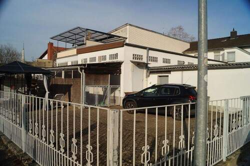Rückansicht Laden,Hof,Carport - Gewerbeobjekt (Büro, Produktion, Verkauf) in Speyer zum Kaufen