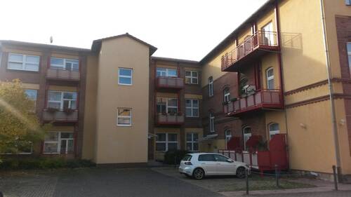Hofansicht - 3-Raum-Wohnung mit Terrasse - 442,00 EUR Kaltmiete, ca.  68,00 m² Wohnfläche