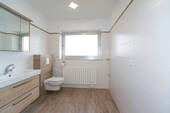 modern und neuwertig Bad 2 EG - 
