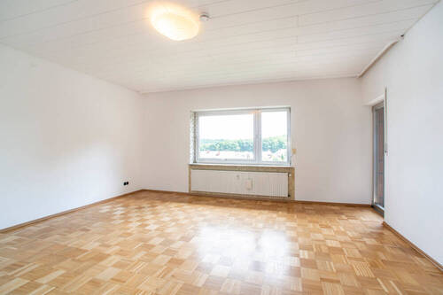 Kind mit Zugang zum Balkon EG - 