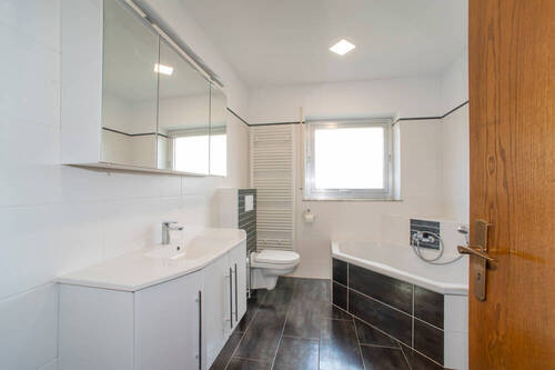 modern und neuwertig Bad 1 EG - 